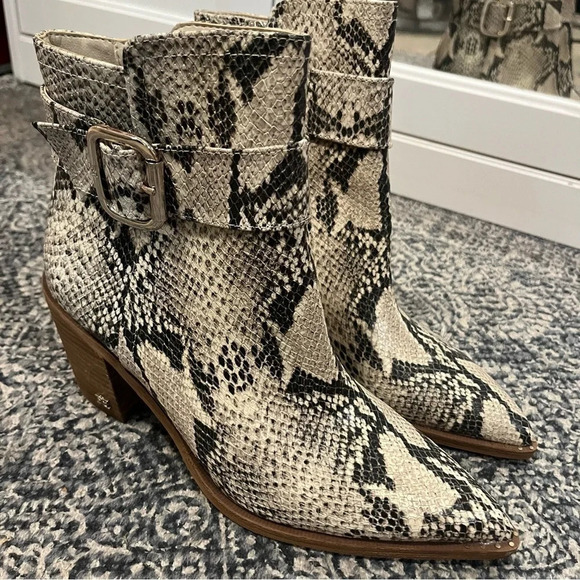 NWT SAM EDELMAN Leonia Buckle Pointed Toe Snakeskin Ankle Booties - Picture 2 of 12
